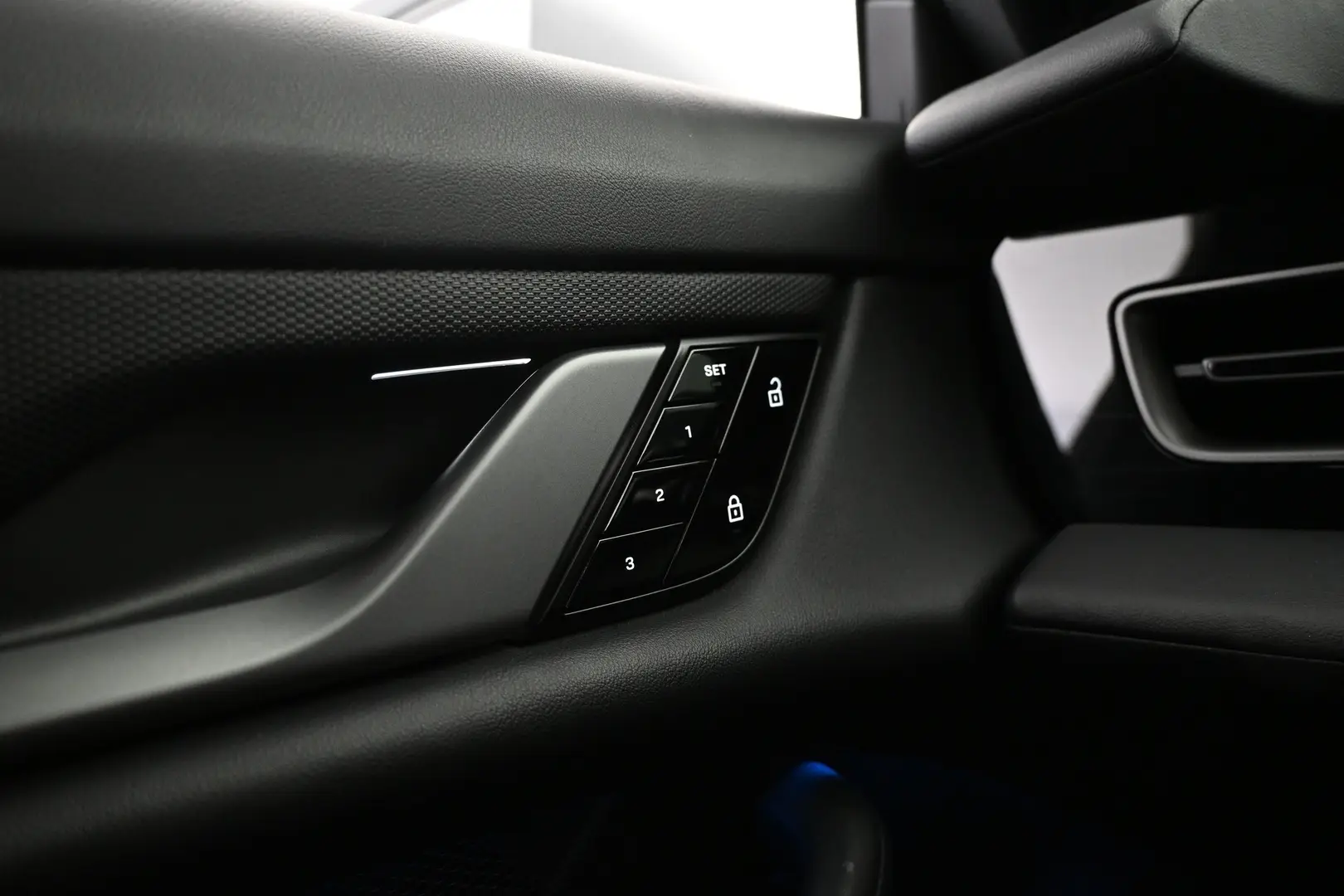 Car Image - 2N9CTbxkyllQxOrB5sdTdQ