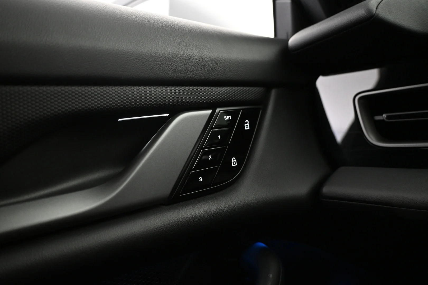 Car Image - 2N9CTbxkyllQxOrB5sdTdQ