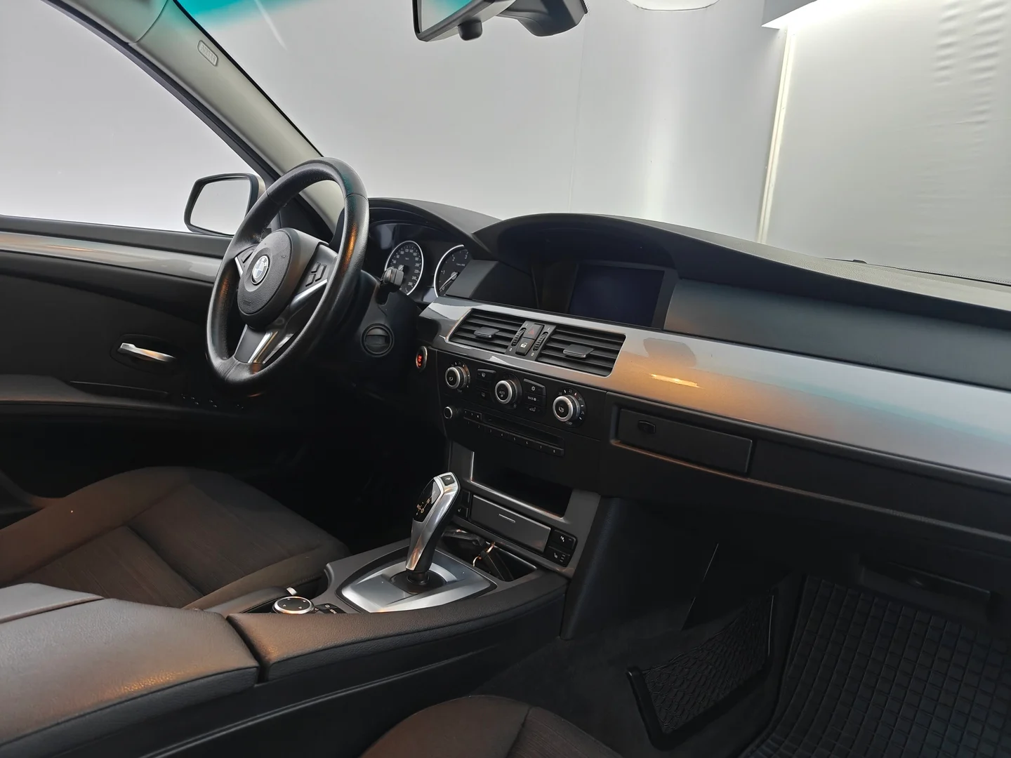 Car Image - 5BIBbwI14vReDtEg9PxJJb