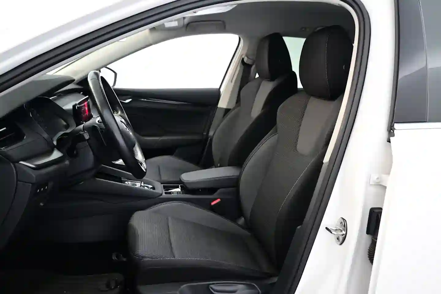 Car Image - 3uVMtxJLzb5wDMudNg5px9