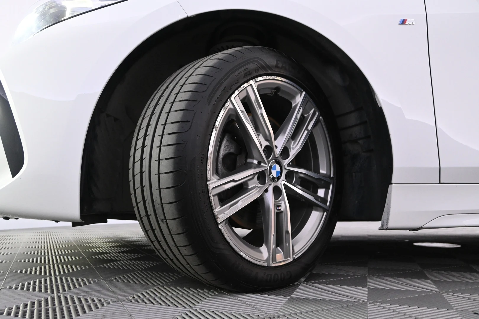 Car Image - 2iA2YQ1HTeyR0X4xzSLDf3