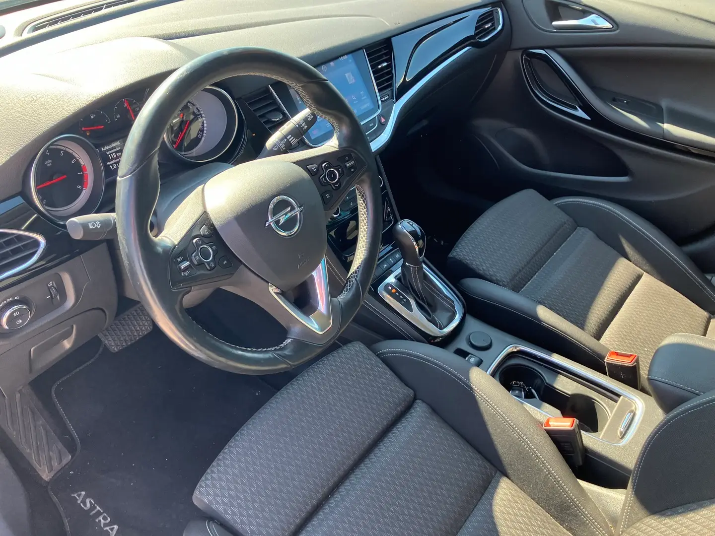Car Image - 6c8WbTejvVGWJ2YCK14WwK
