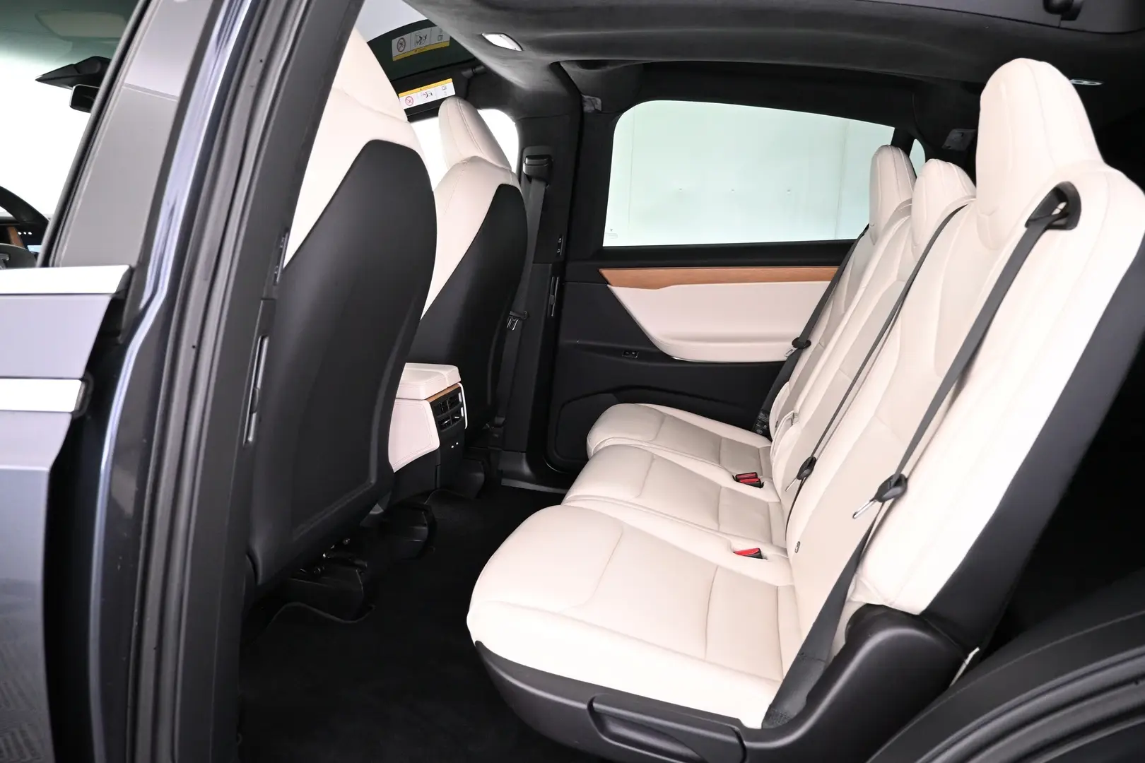 Car Image - 6071JXdJn50XHSvHLWEOq8