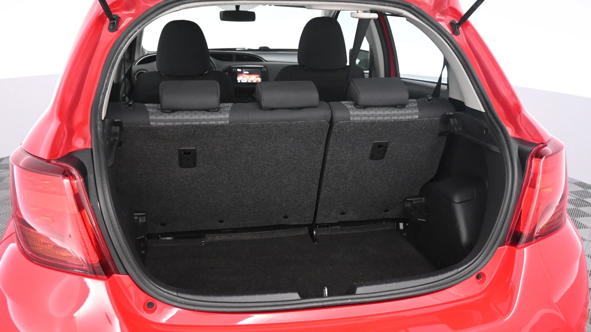 Car Image - 2mvoy8bhx2yaRtfeOdrSHb