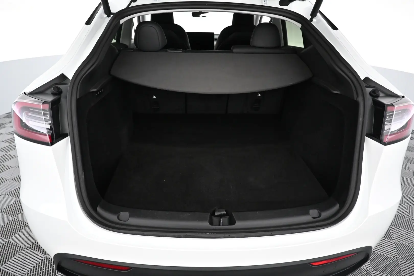 Car Image - sHXPdLYuaYltCO2jiETIz