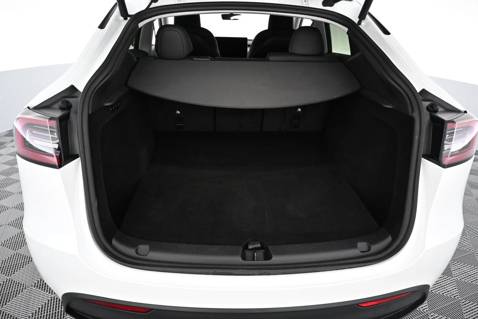 Car Image - sHXPdLYuaYltCO2jiETIz