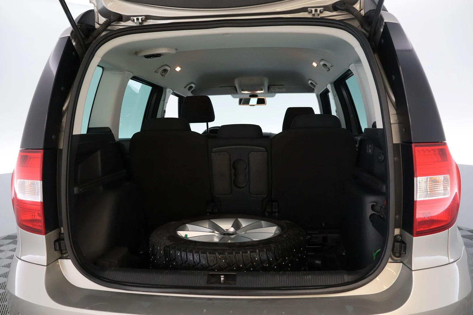 Car Image - nTCUiRCIUBUEmipMMOqY9