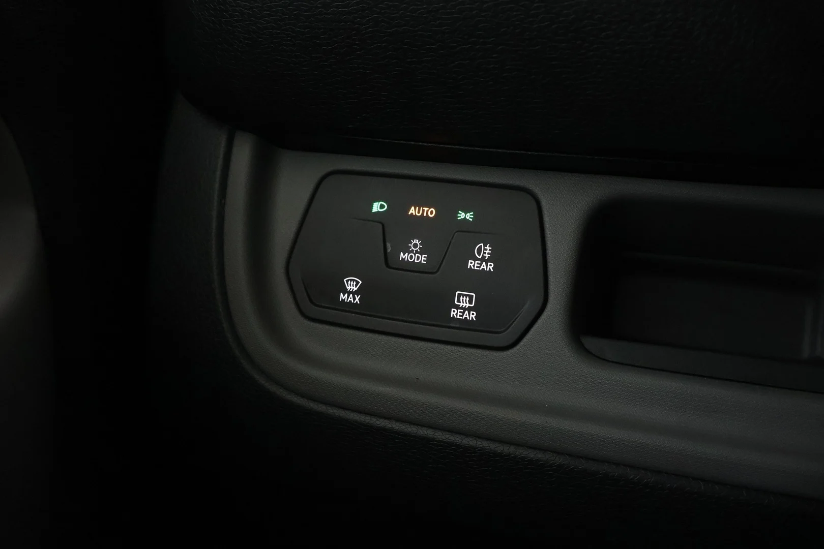 Car Image - 2fNLIad3J9Qbe16VFuJ0Ol