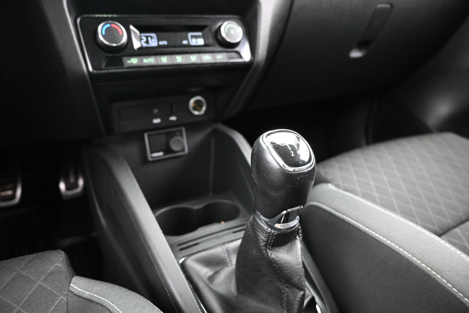 Car Image - 6lhMznVs6TXX85L2XpKu4Q