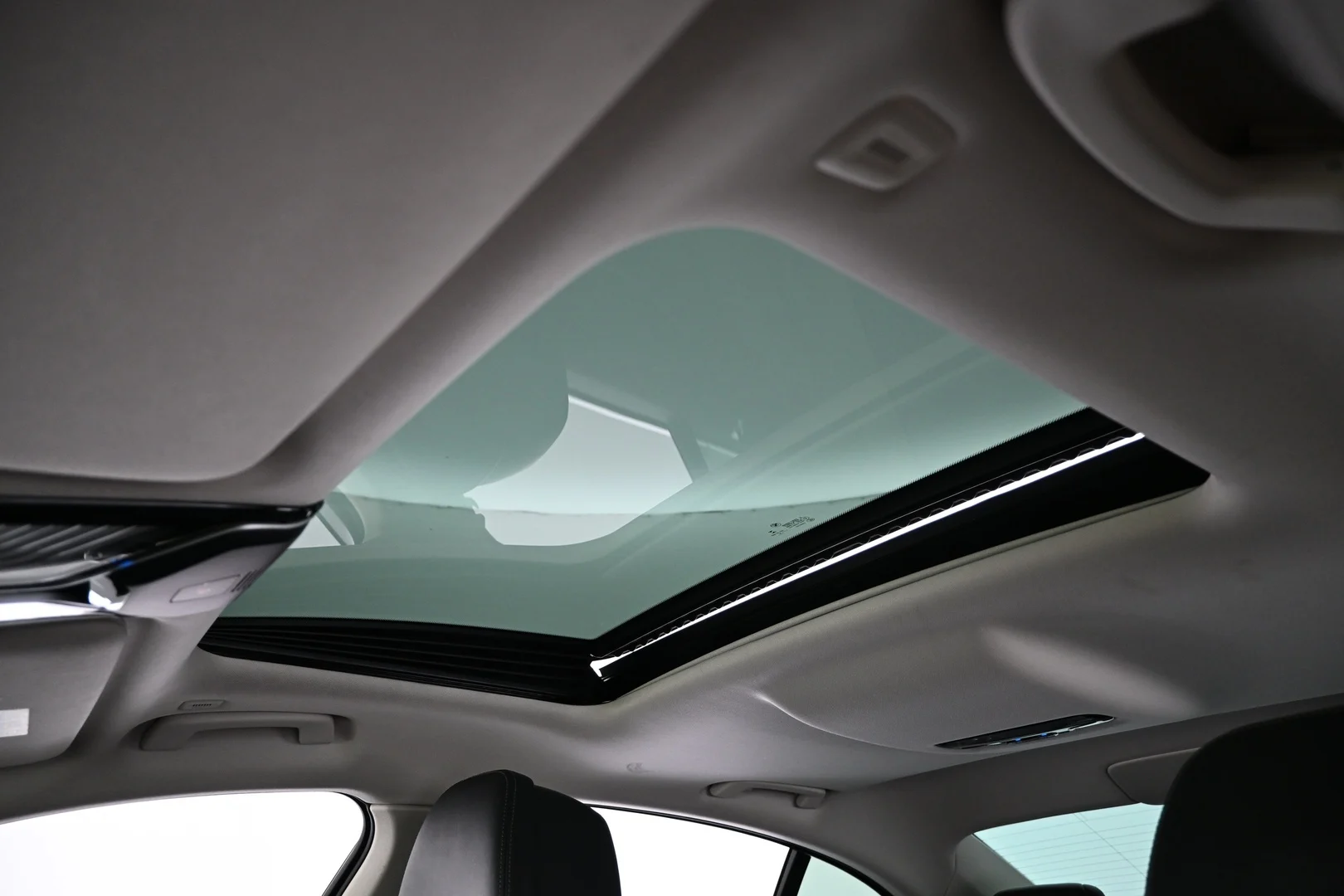 Car Image - 17zDJo2XWR9EPOyQoMeLqJ