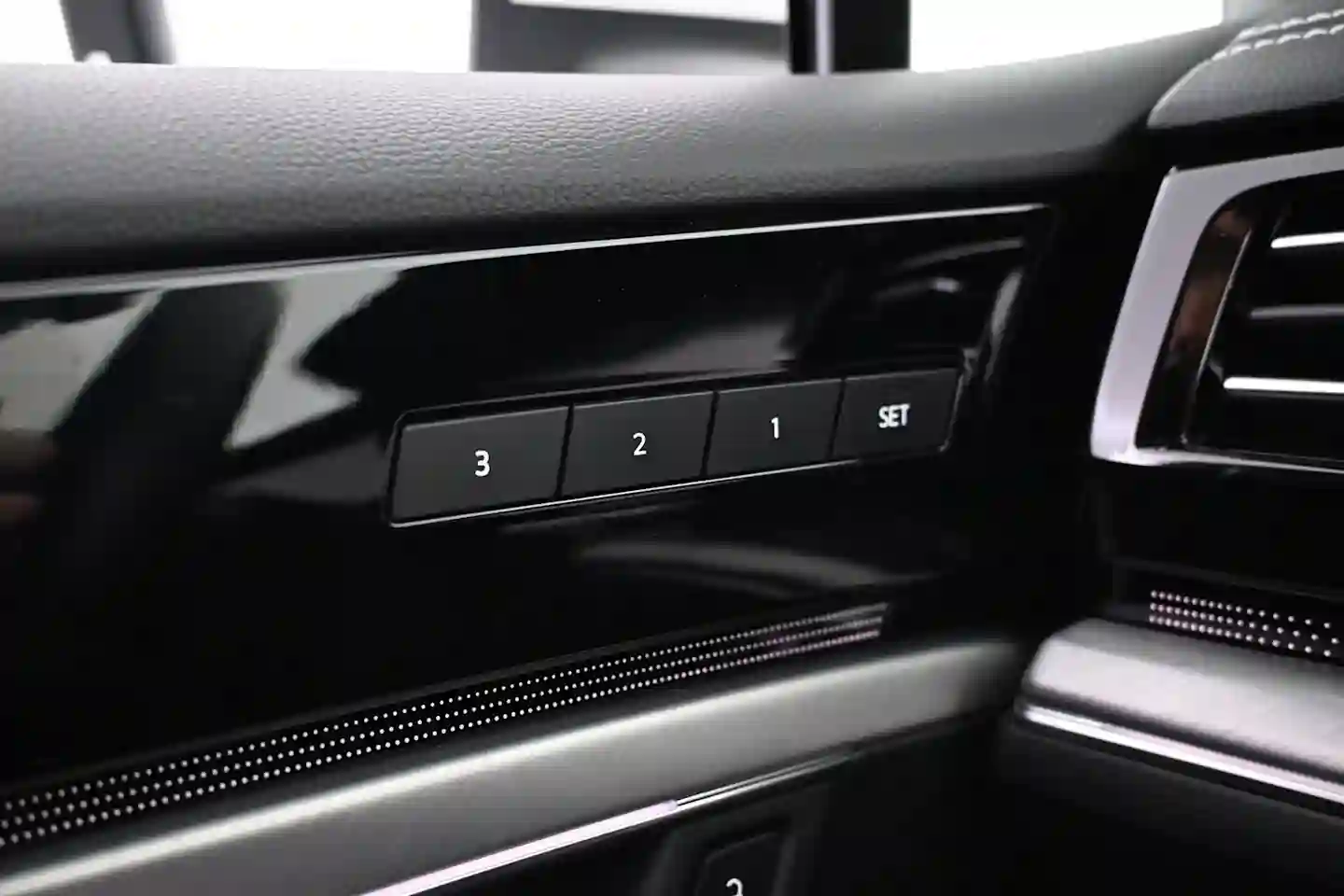 Car Image - VgwG6ftJMemCvlh02lpRV