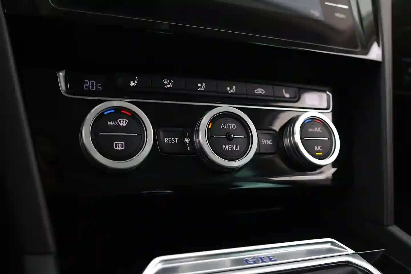 Car Image - lBR5ESRuWylDzrfegbe4F