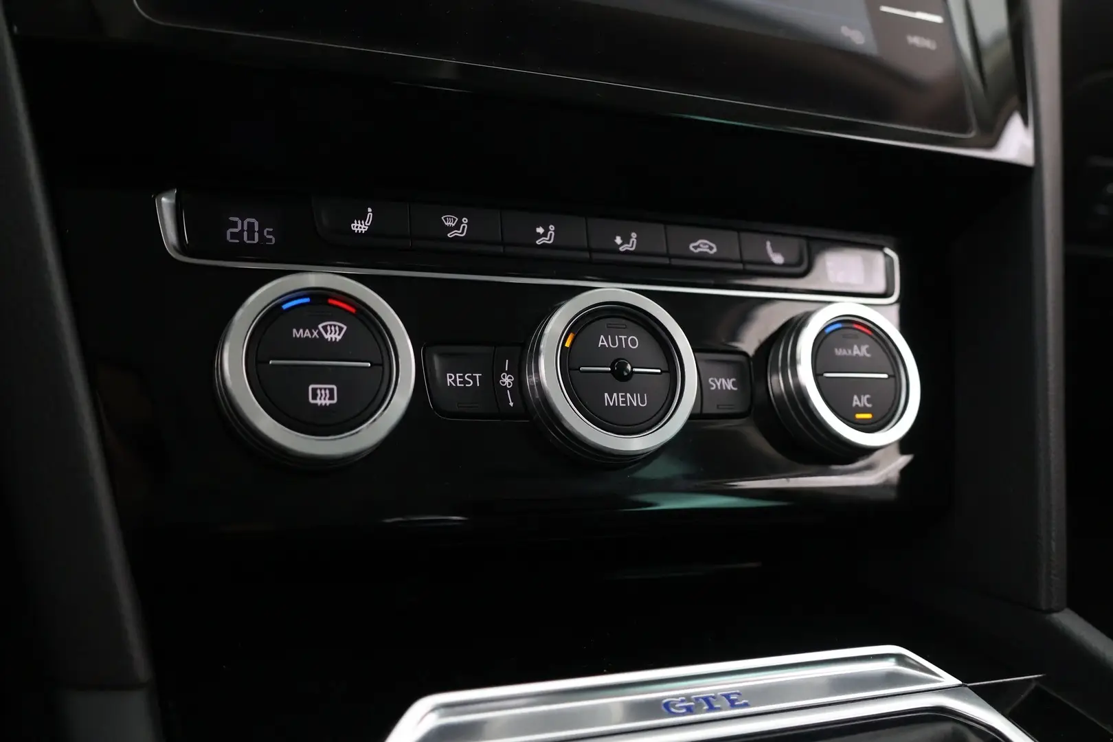 Car Image - lBR5ESRuWylDzrfegbe4F