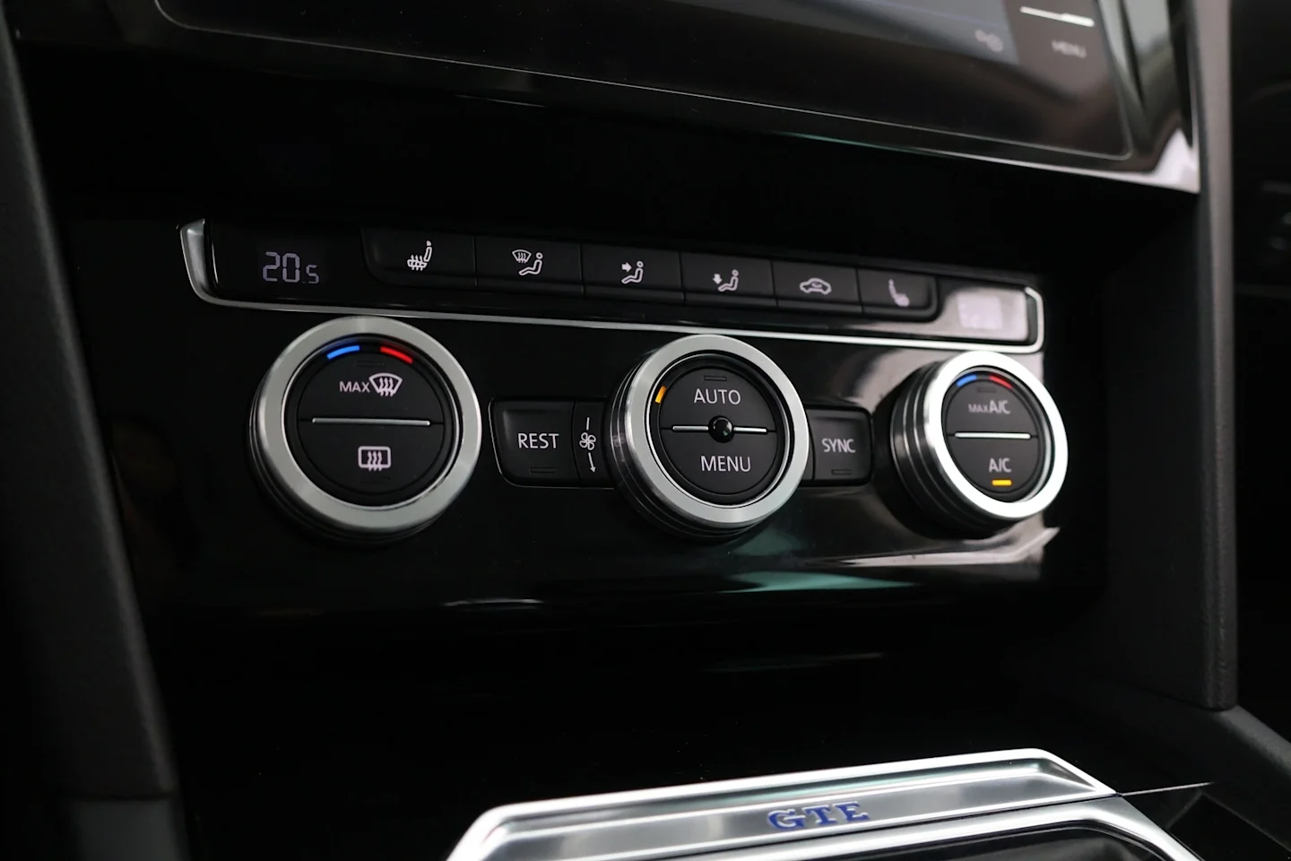 Car Image - lBR5ESRuWylDzrfegbe4F