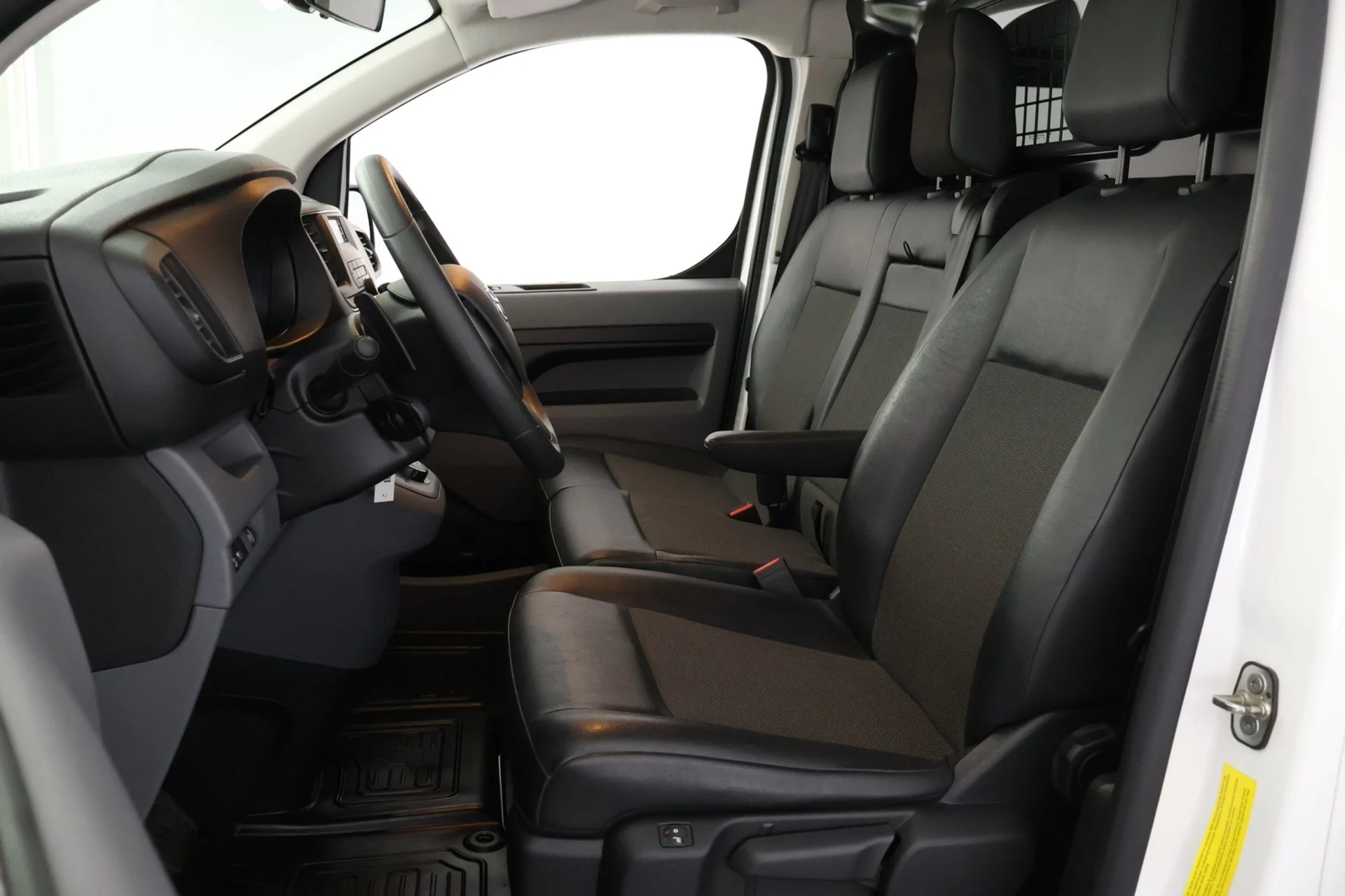 Car Image - 4ypYDqXEJR1HDFZ4JX2Ms5