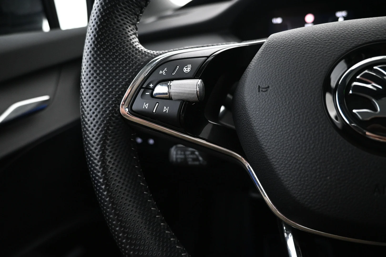 Car Image - 3Rbe9PljX8UAyfrp2WNp7o