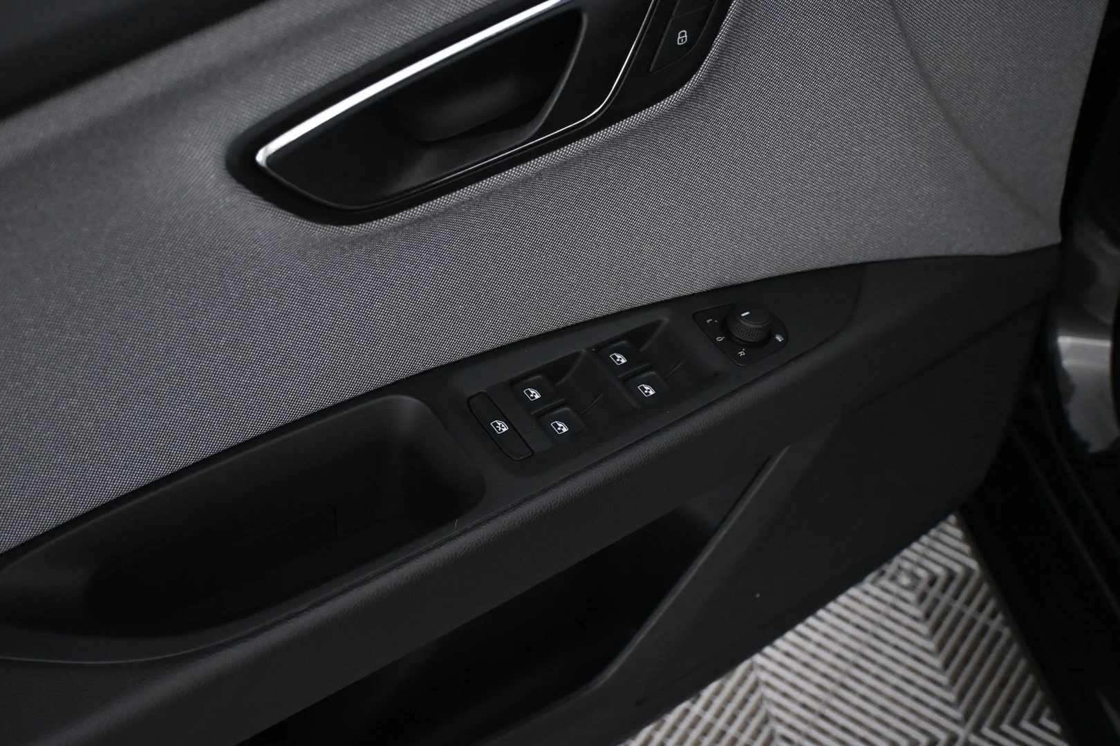 Car Image - 7LnegidQWvYn8zQpXoptpn