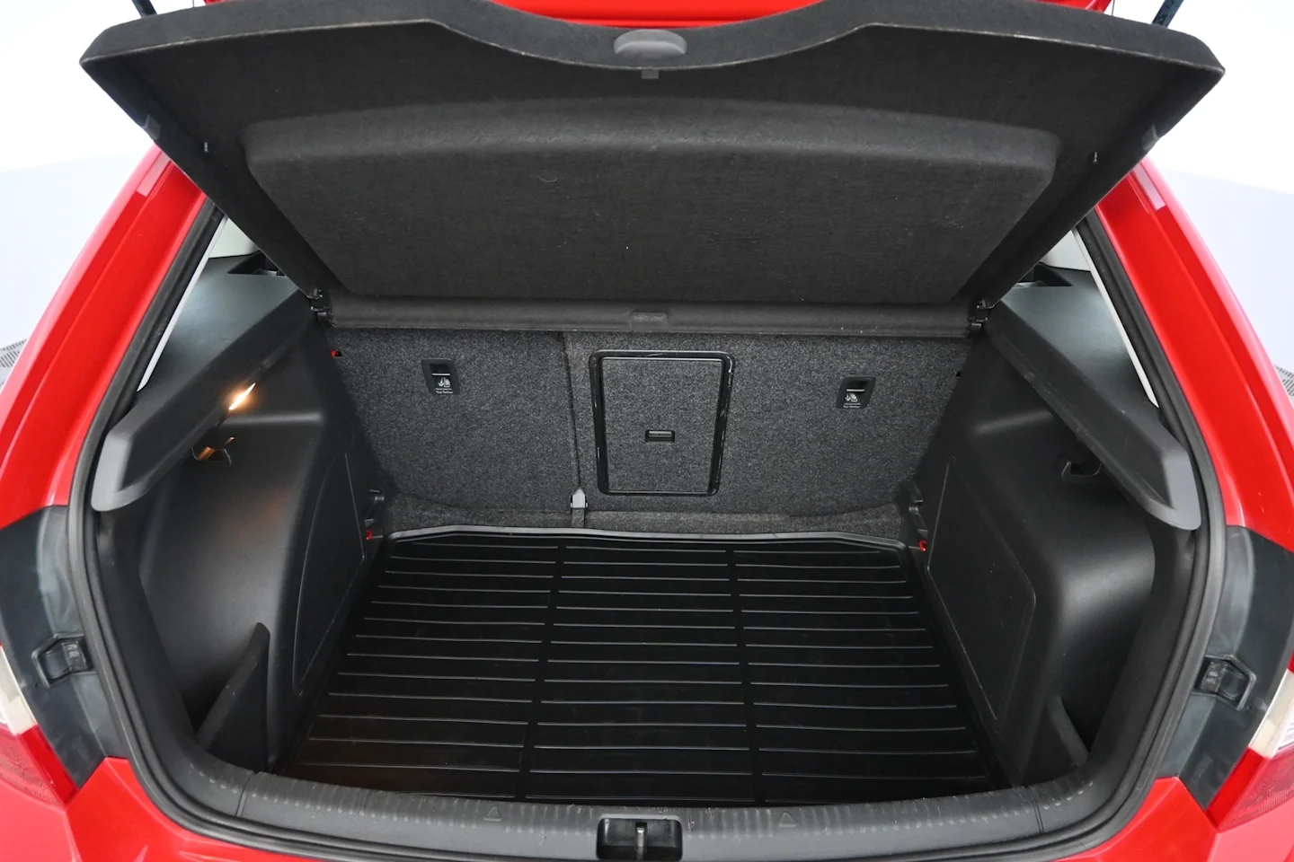 Car Image - 4QGkvufVbDlqKPSHhYqIcG