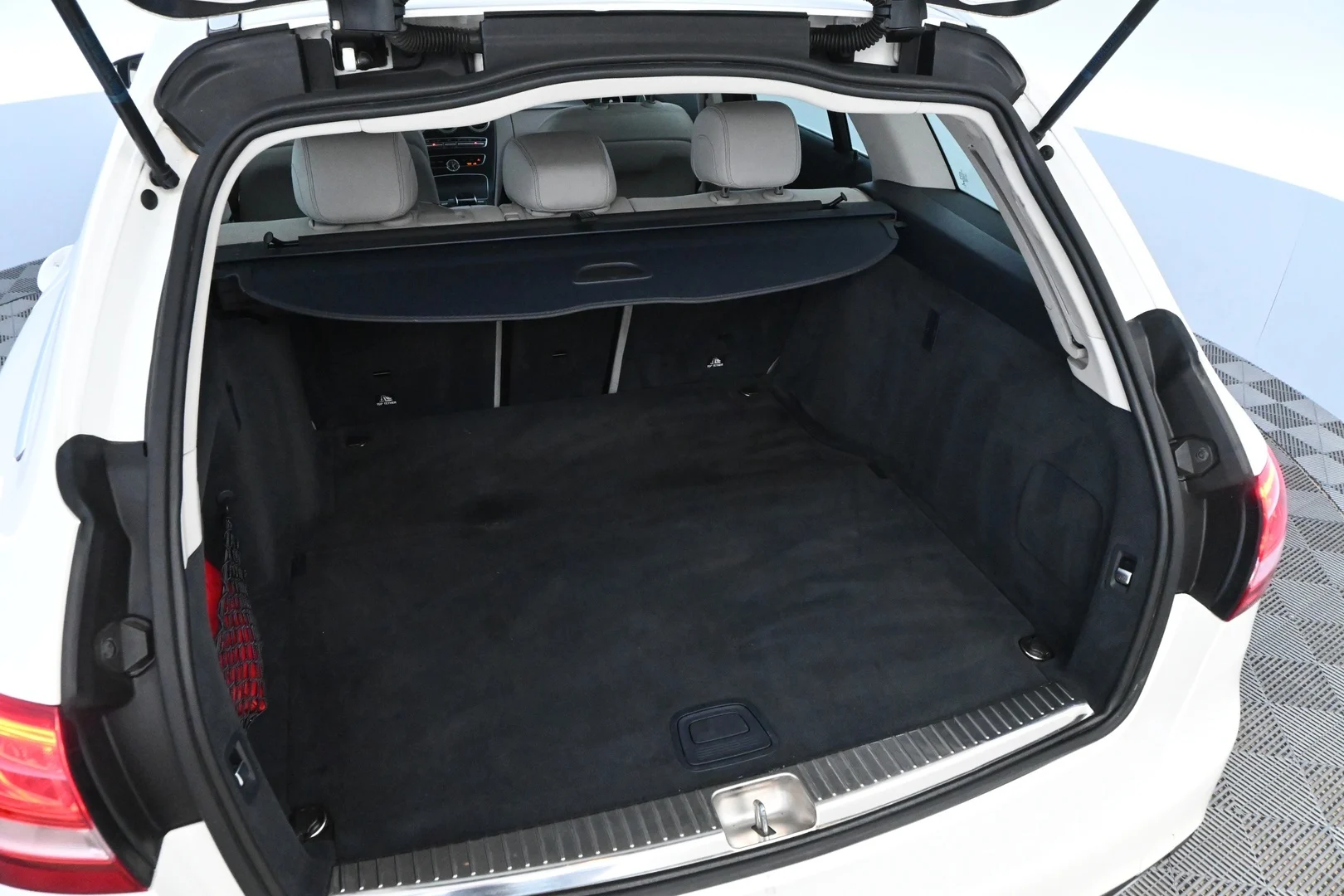 Car Image - 4aBDWfMni5MrbqRcEyZoAB
