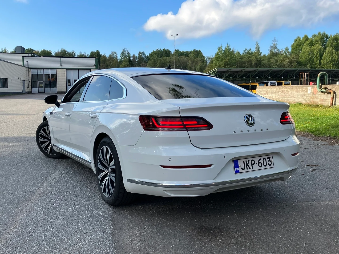 Car Image - 2uSetRmLrhgu4jQWtjDbEV