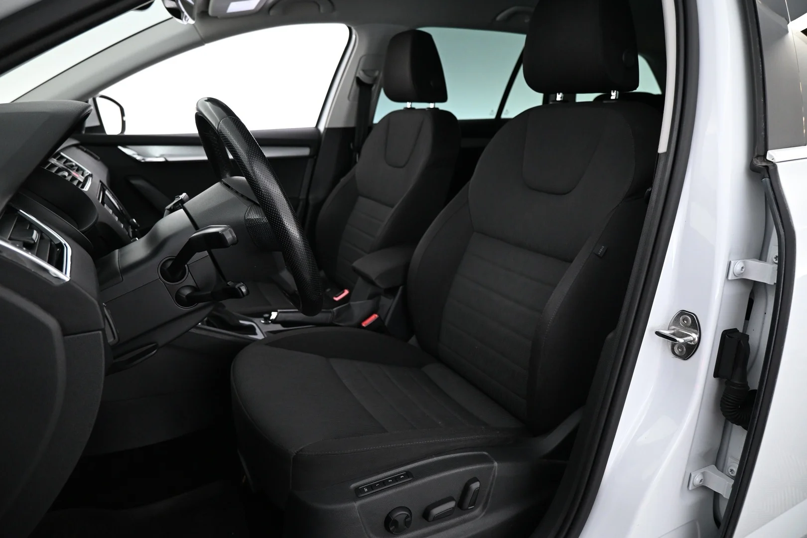 Car Image - 7L1sp9m9TnY8U71oJalGuT