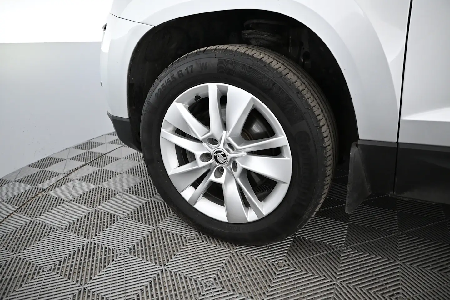 Car Image - 6Wo2fU2hyyGEo6cWGqBxQE