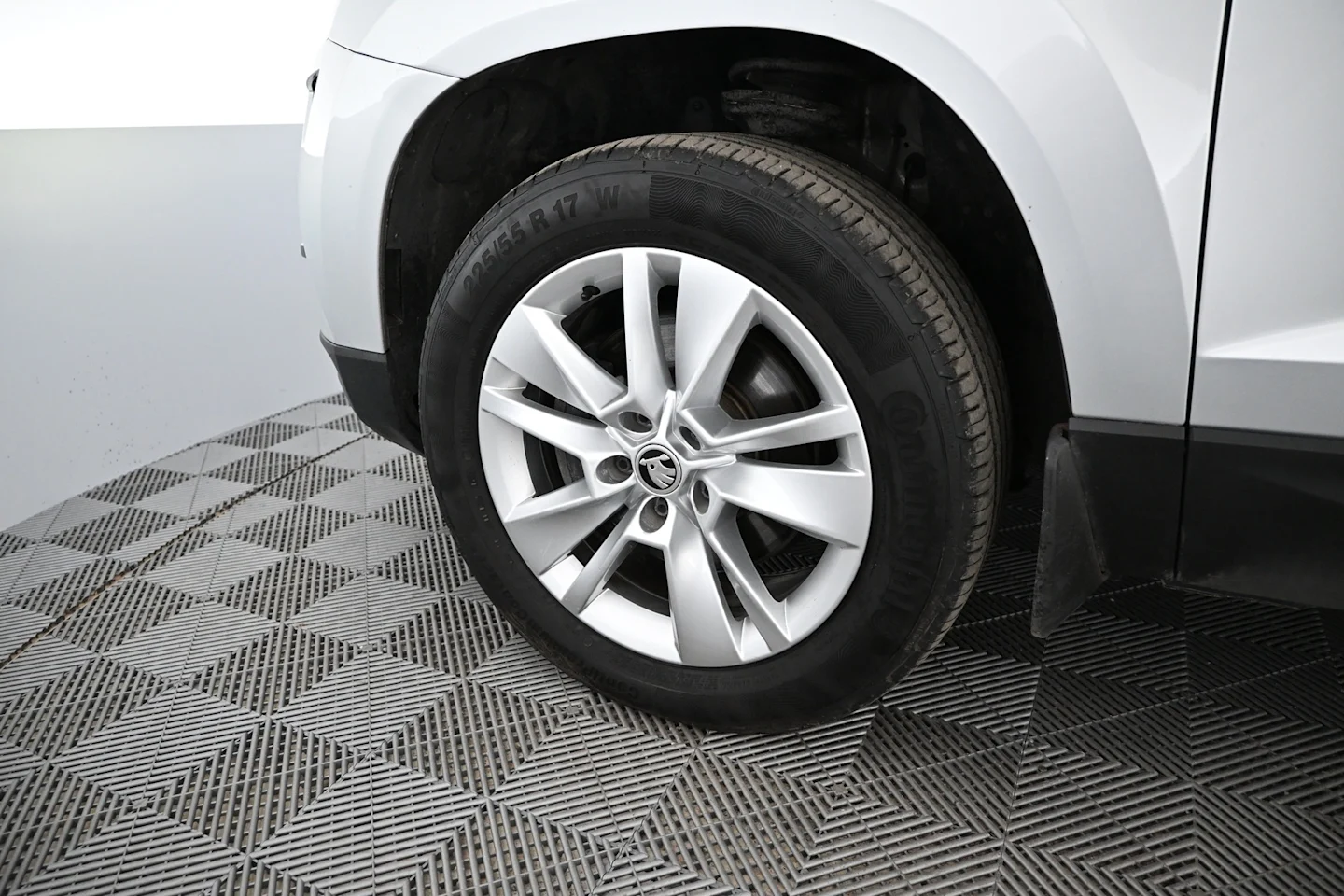Car Image - 6Wo2fU2hyyGEo6cWGqBxQE