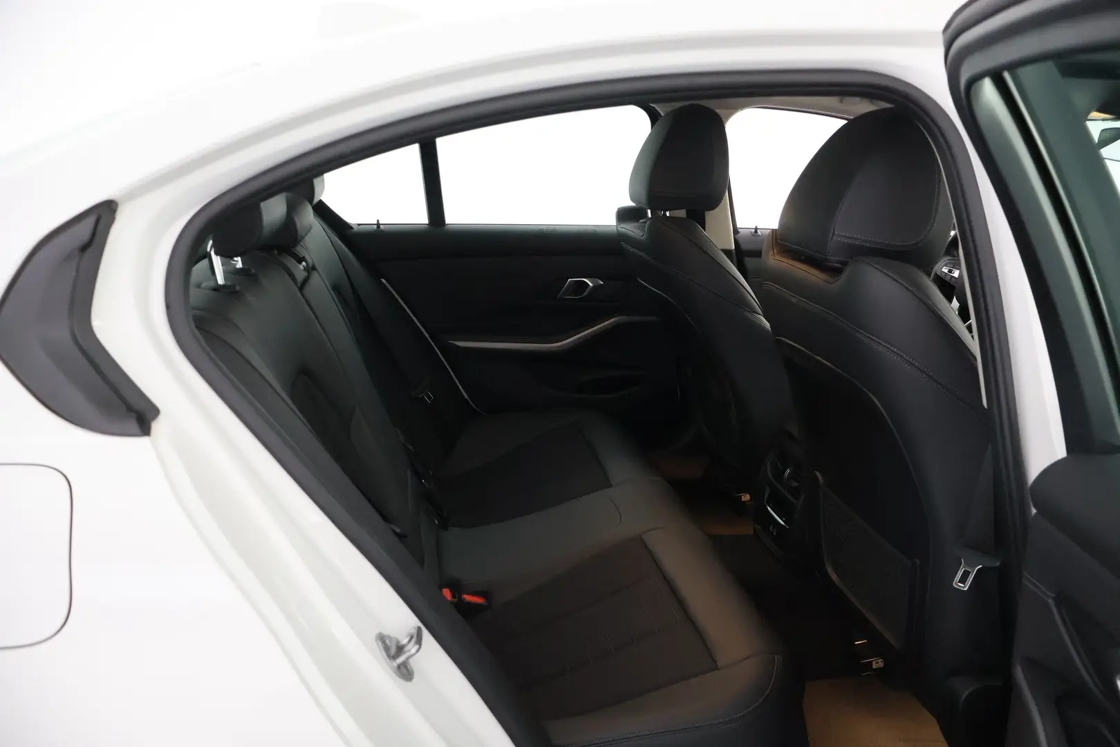 Car Image - 20qDg0q5vj9DBIGDnSlyBb