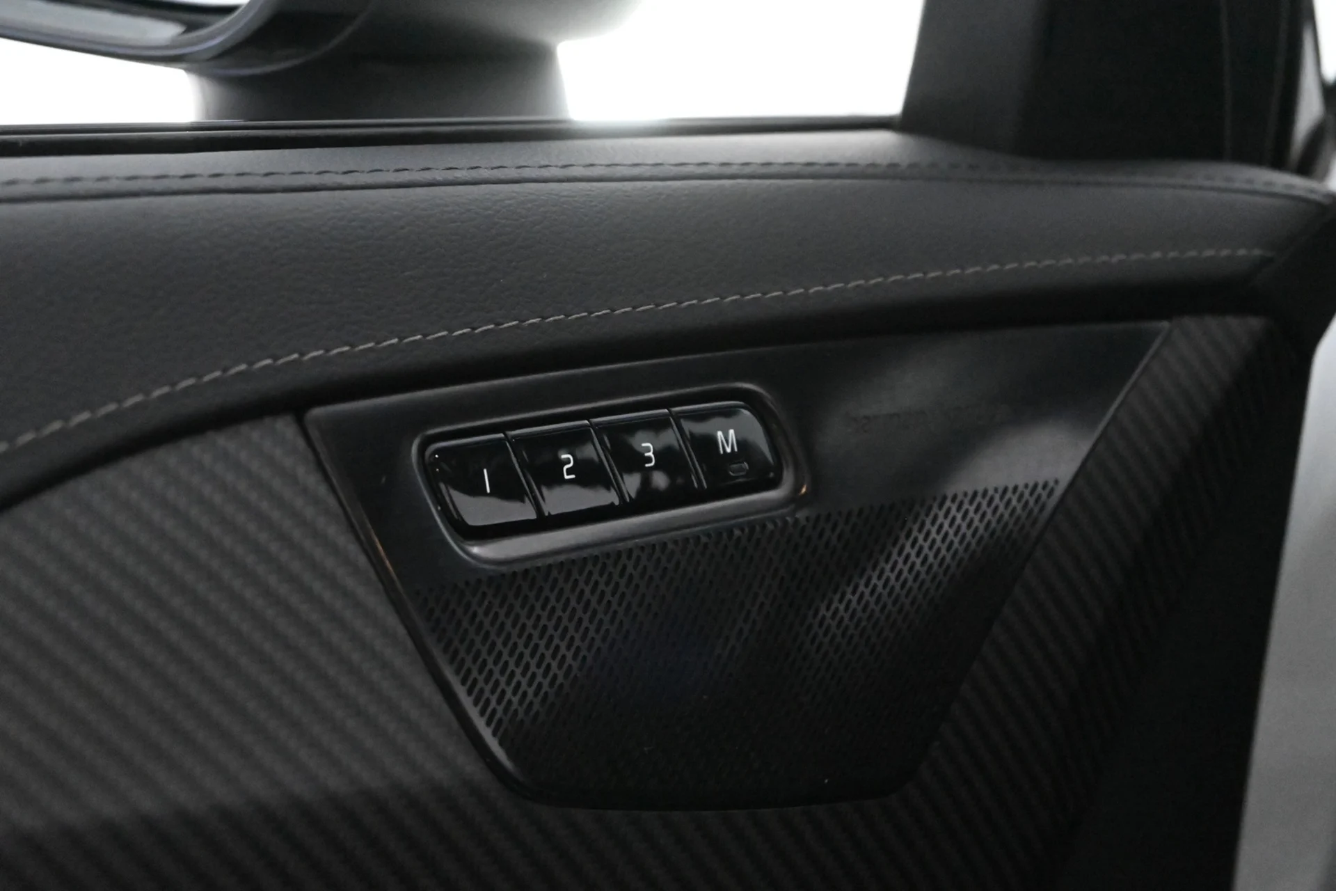 Car Image - 1Lwvbtd7SEDx8hENcaVgSB