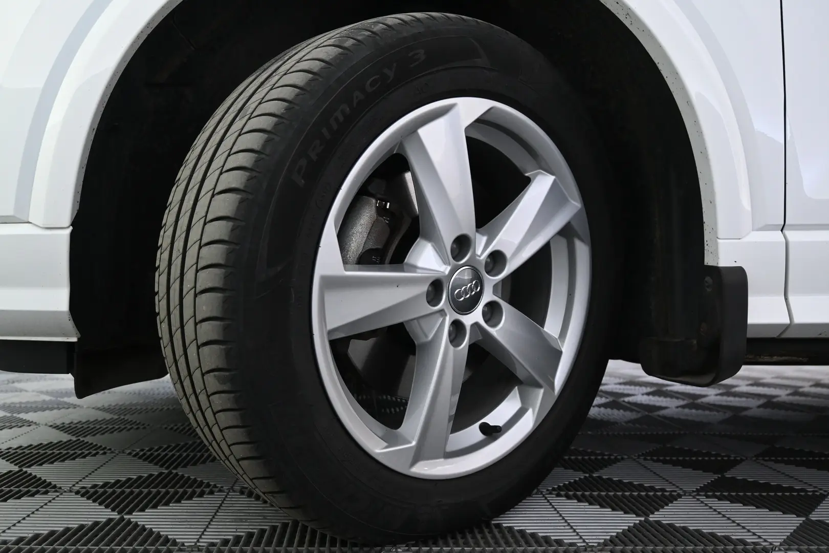 Car Image - 51eGgDoCKMU6rs3G8QoqMn