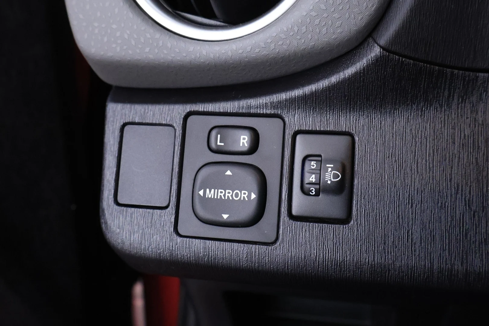 Car Image - 44Z5adCoq7ofXLmFSfxYs1