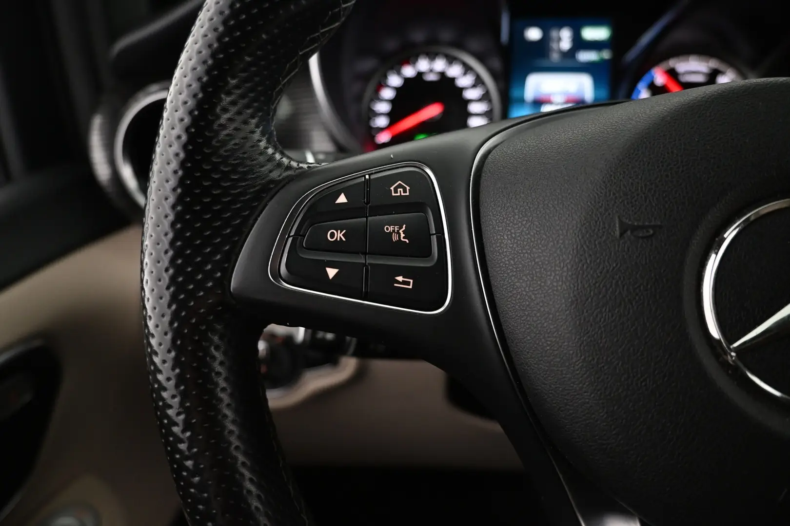Car Image - 23fm6KtyYLUp9GmmLG37lx
