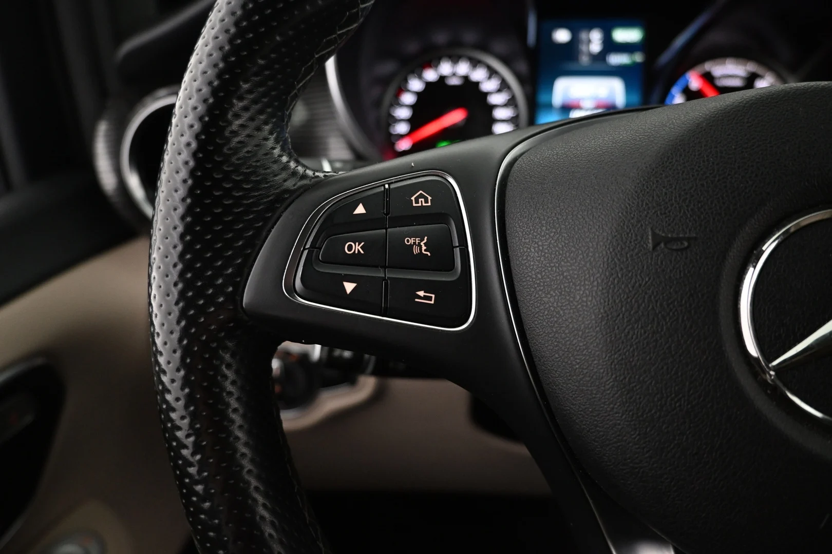 Car Image - 23fm6KtyYLUp9GmmLG37lx