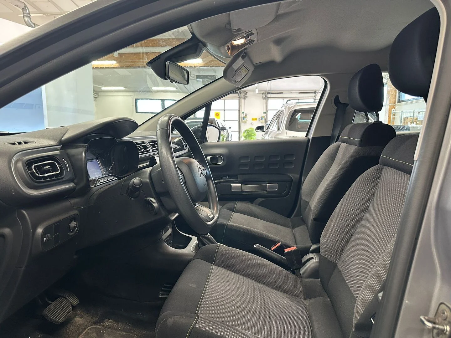 Car Image - 1OtvjCBLv4ZpD3NzGuRi9n