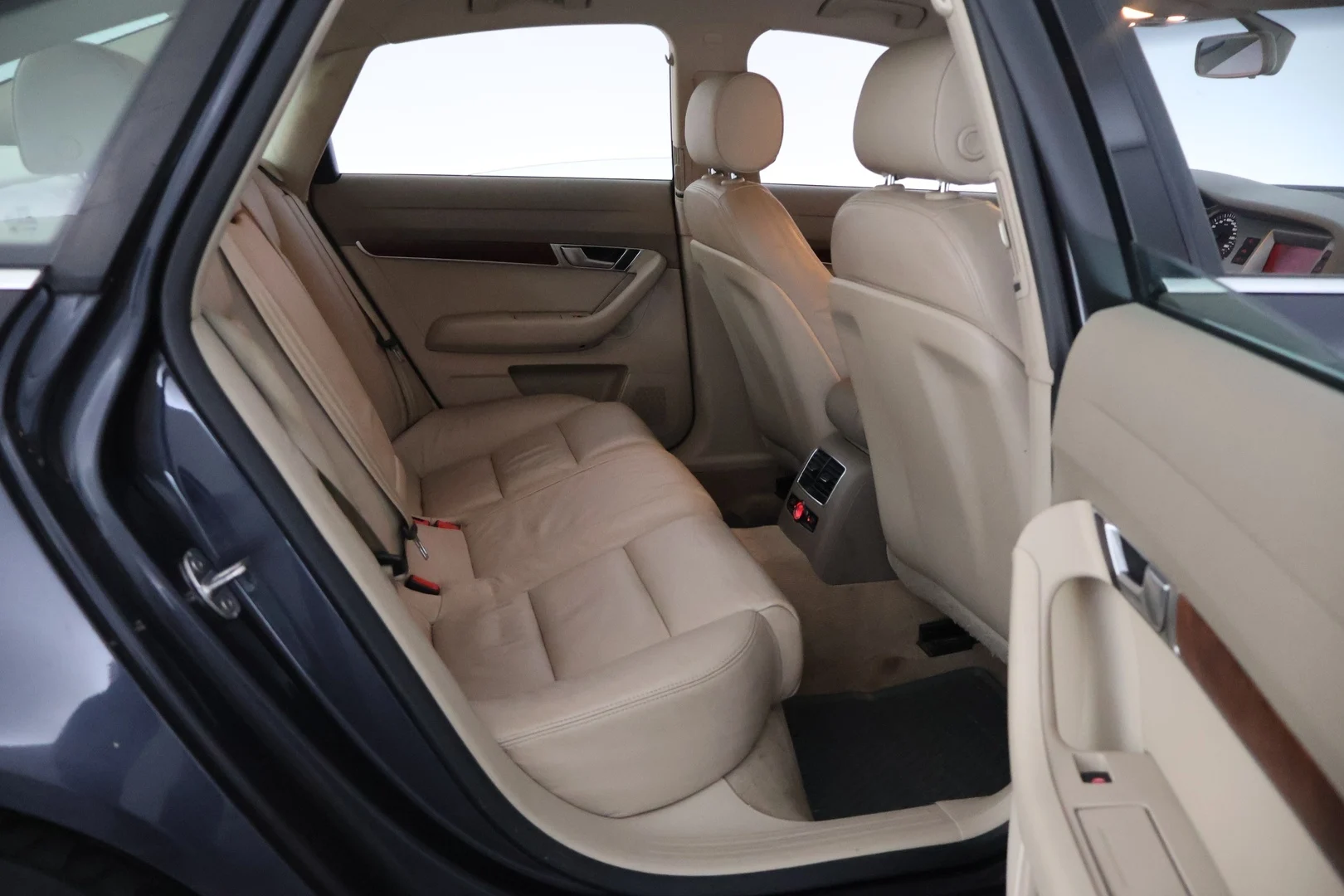 Car Image - 43MfxkmW6peBuhEKcsDKP6