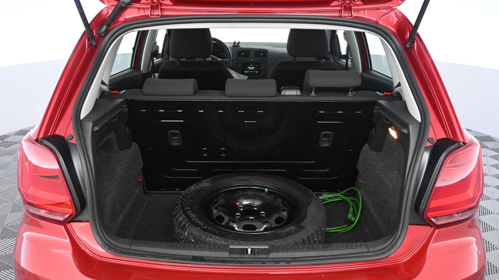 Car Image - 33YcLhea3ctTyZkhZkodbL