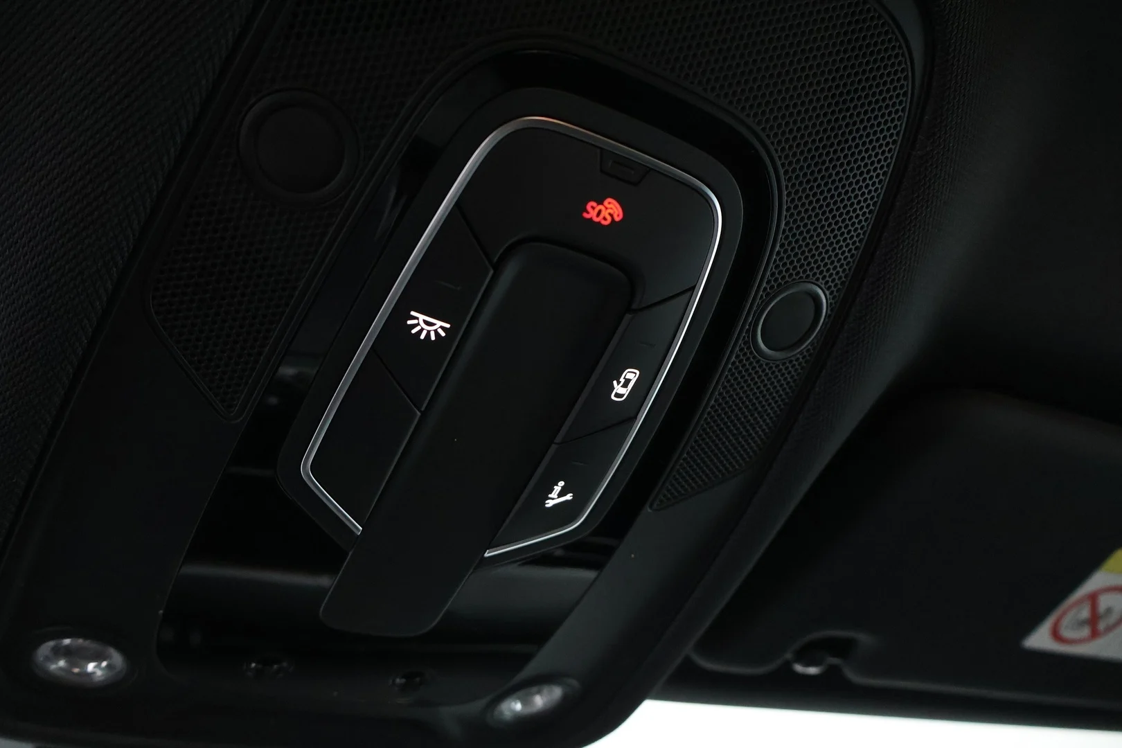 Car Image - 2cEIQeod3zcv7NHyAuGl7U