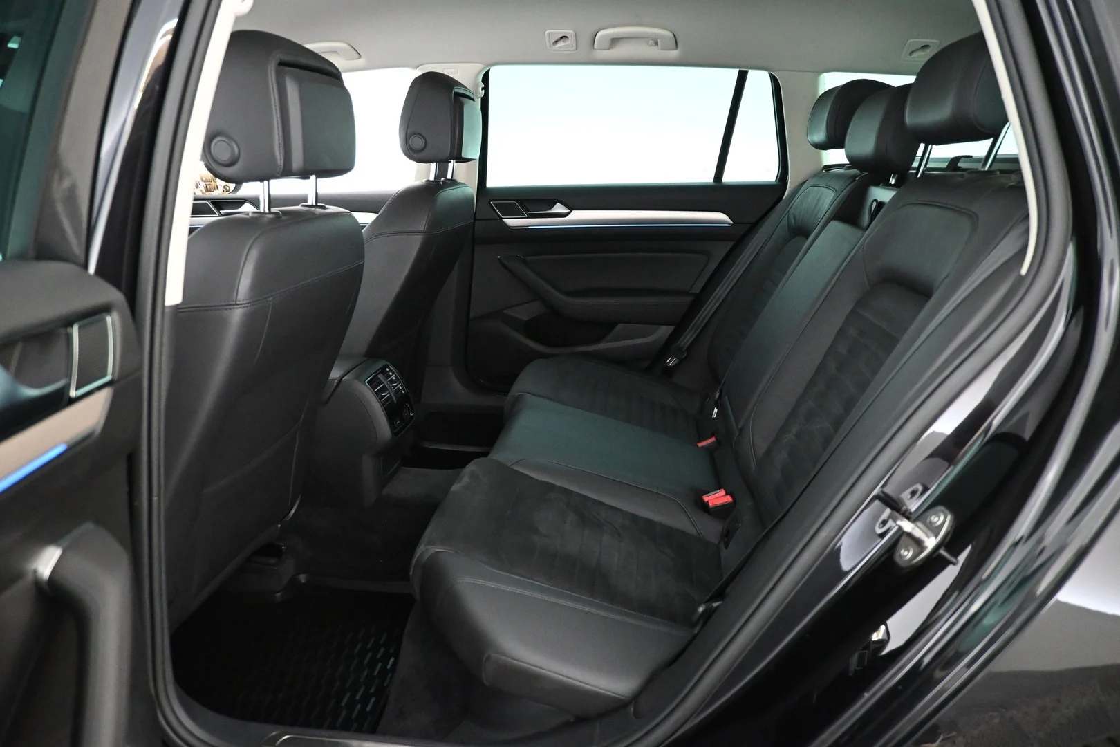 Car Image - elLwDNQamEGFWseukfODH