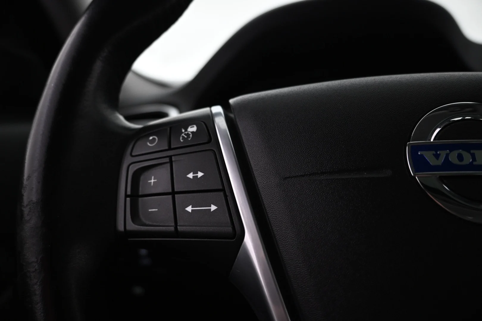 Car Image - 3P3irJCeV8PbUc3t0TaHq