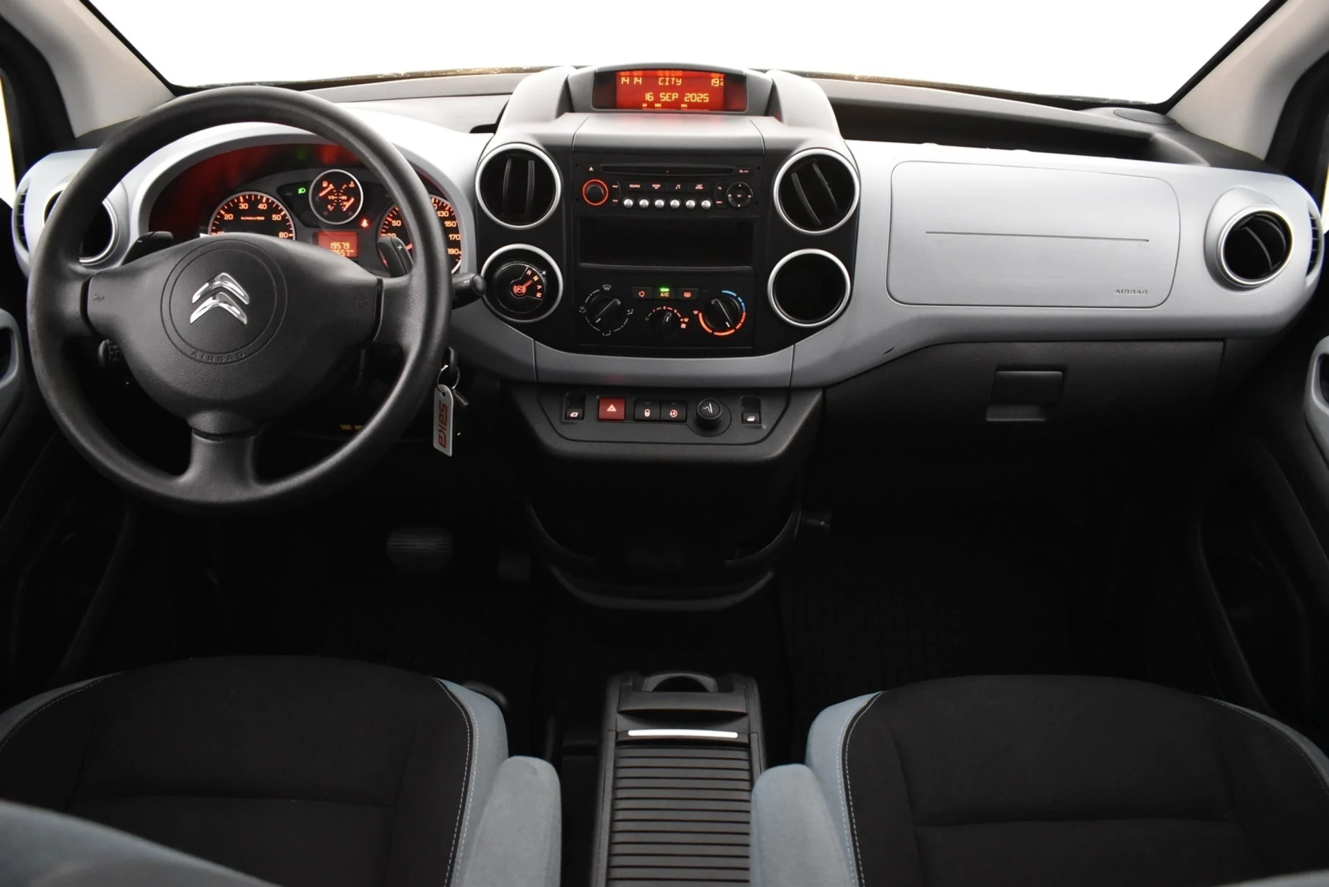 Car Image - 5YYv9ix5ENtkdeYH74uKOK