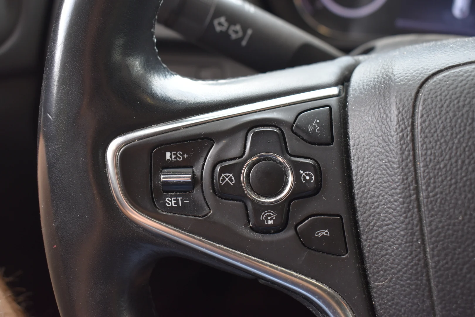 Car Image - 6jZ4z8sDYxxNEMS9JQag9Z