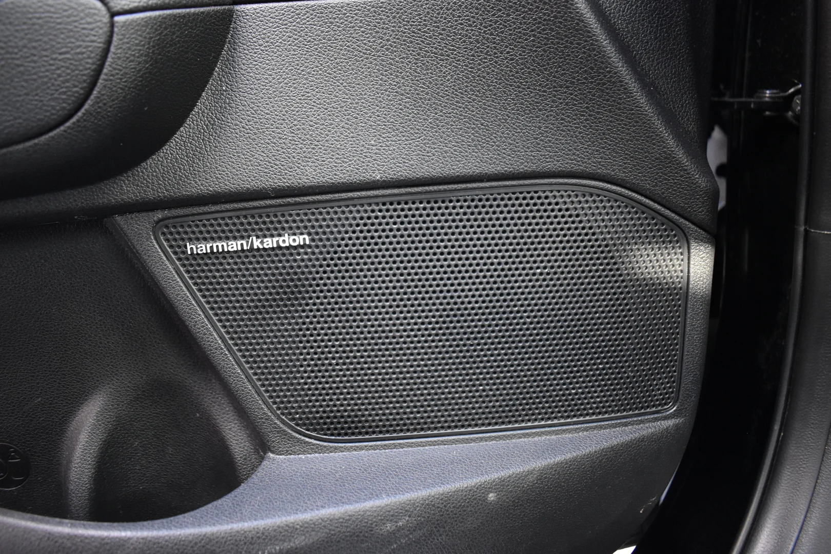 Car Image - 6U0HK4SNb2wy60MoHs4Pcz