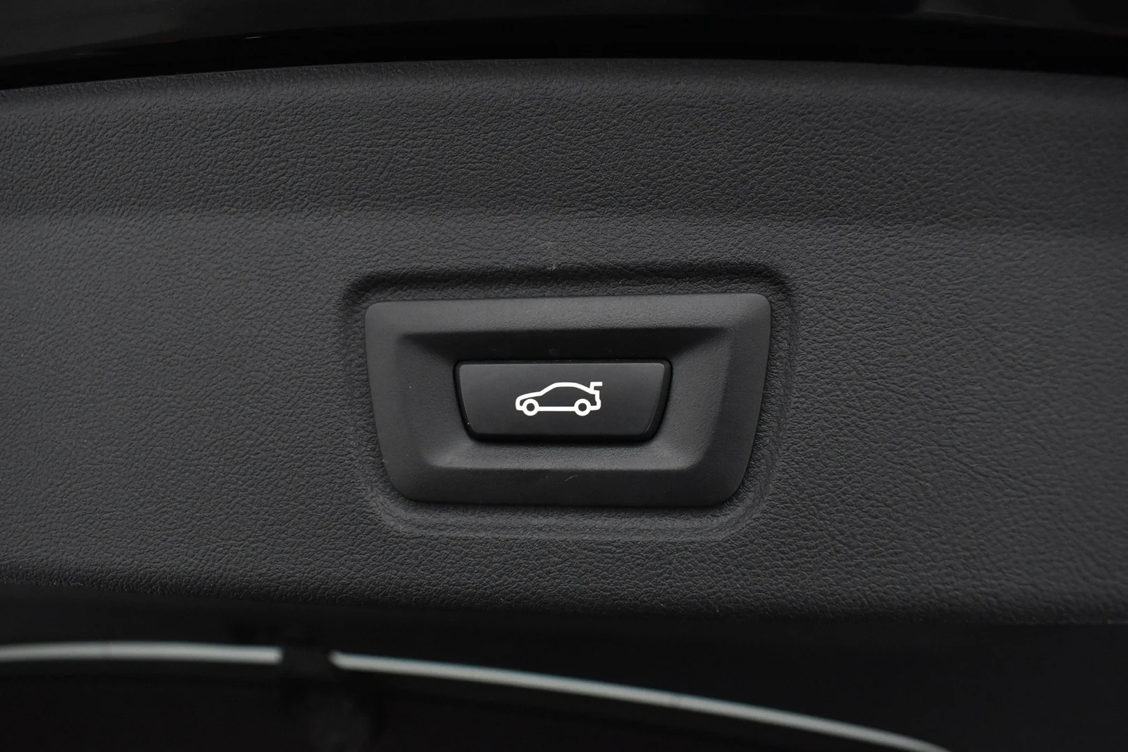 Car Image - Yb0MM4w2iCKx0HppUfW64