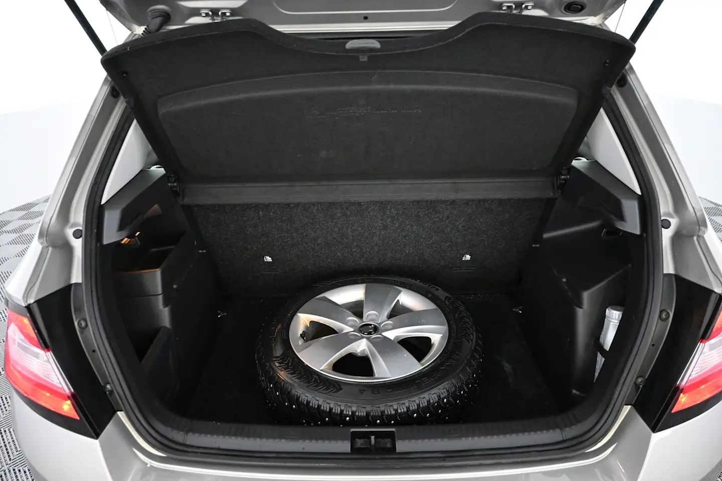Car Image - uJbqobai3BkurtKDWKrjc