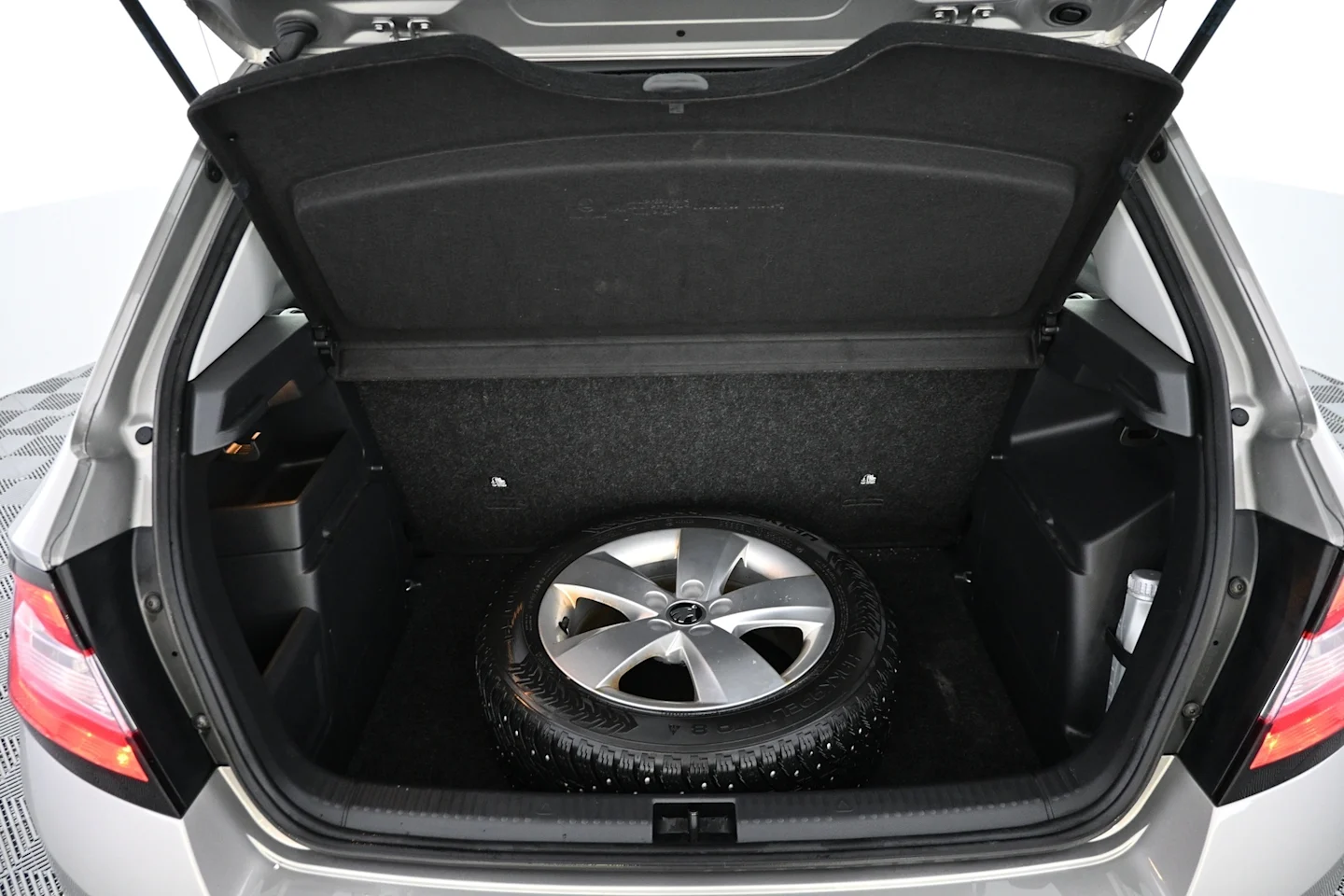 Car Image - uJbqobai3BkurtKDWKrjc