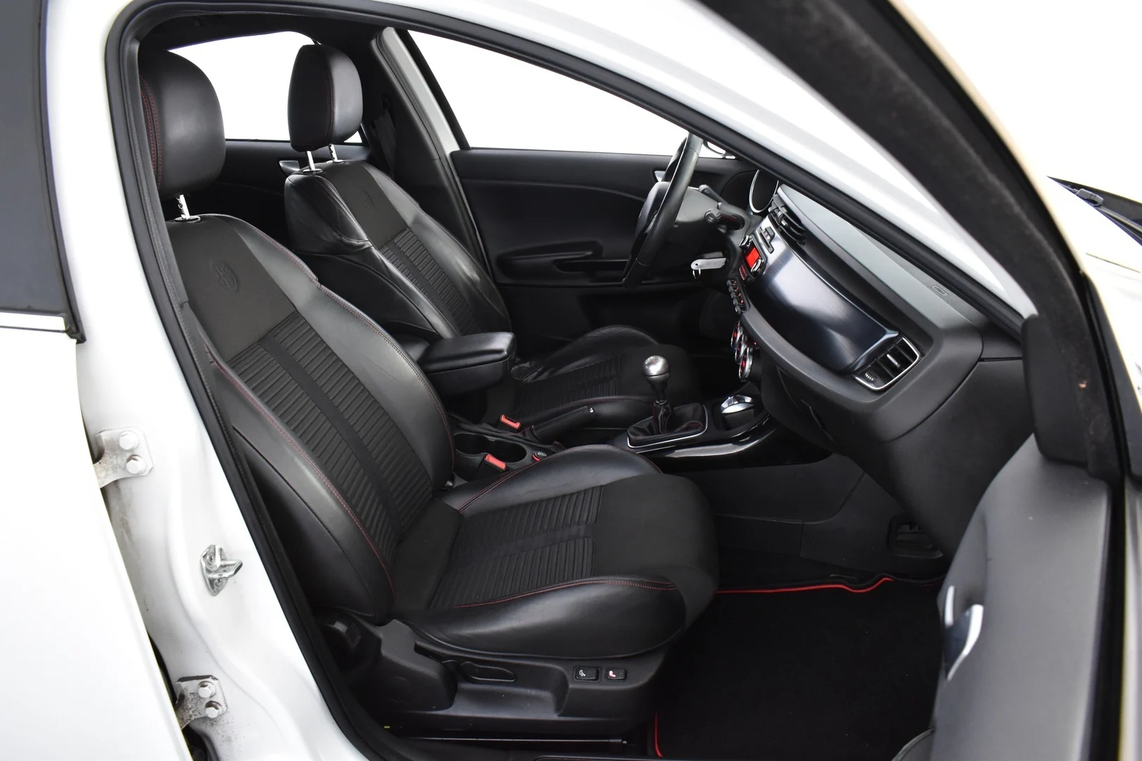 Car Image - RBL1UE4dC4PS4MQm9b3aR