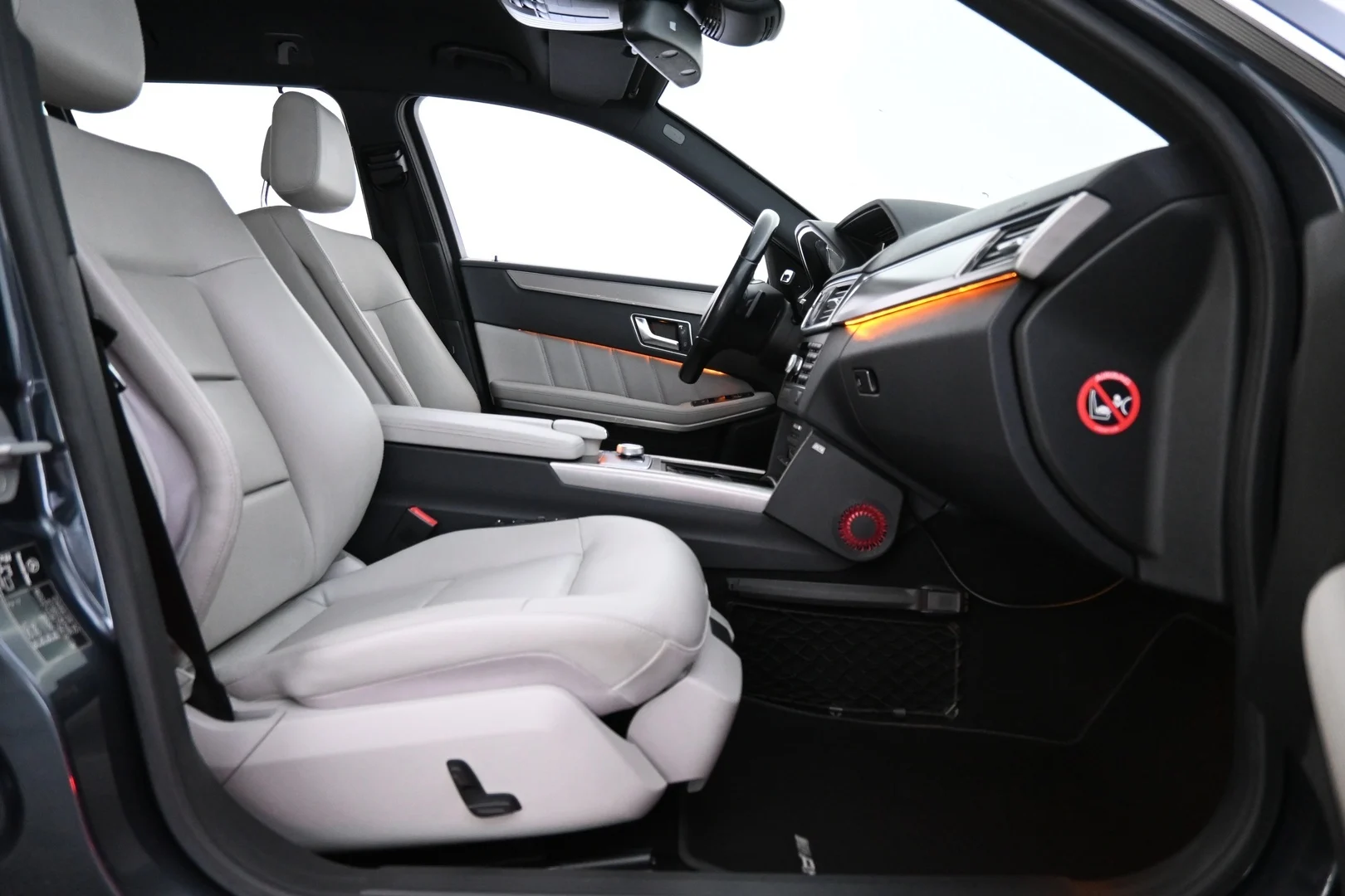 Car Image - 78FMlBl7ee1i6M0O9I2iCp