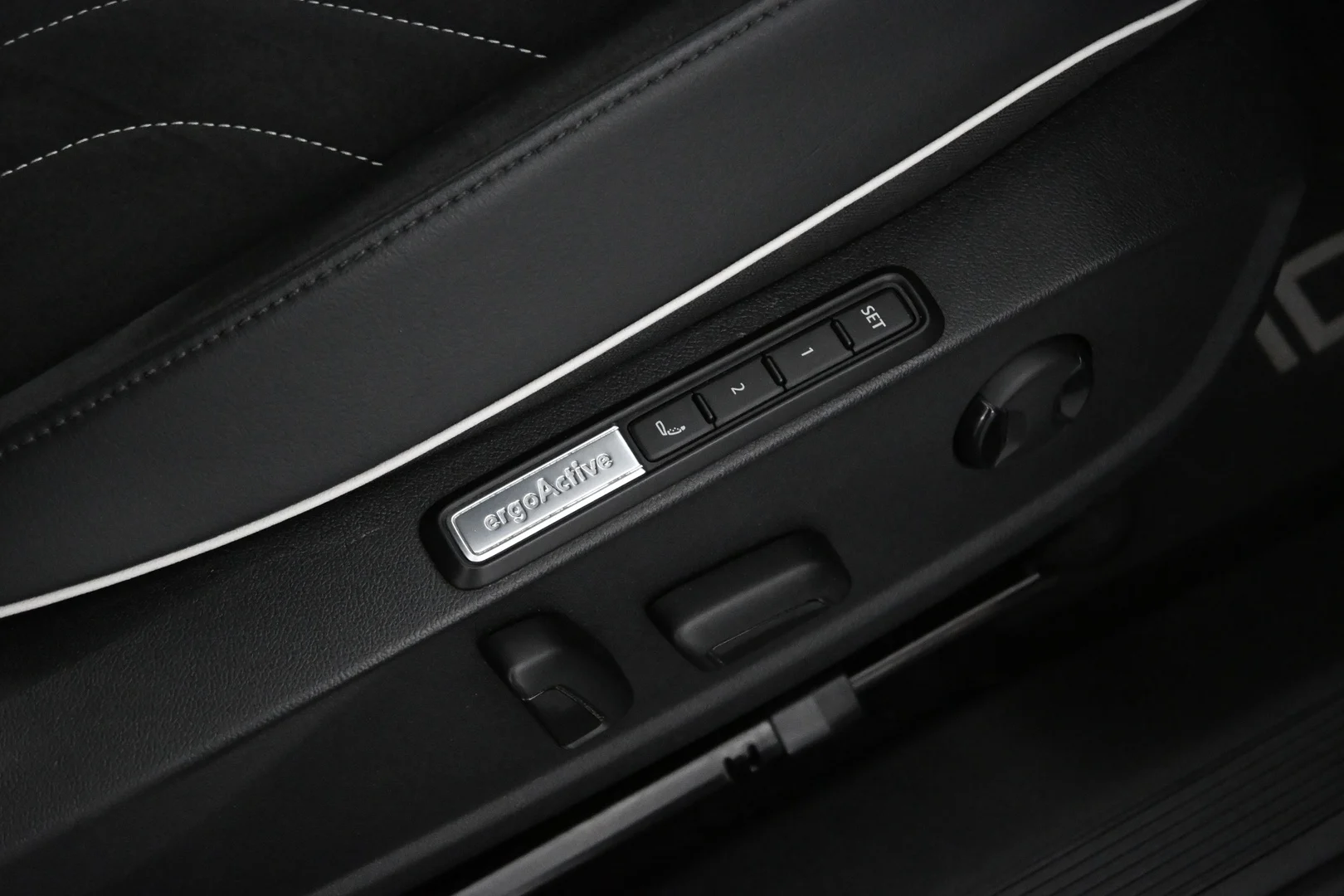 Car Image - 7wSVHQUs00zhxUGM4EKEG1