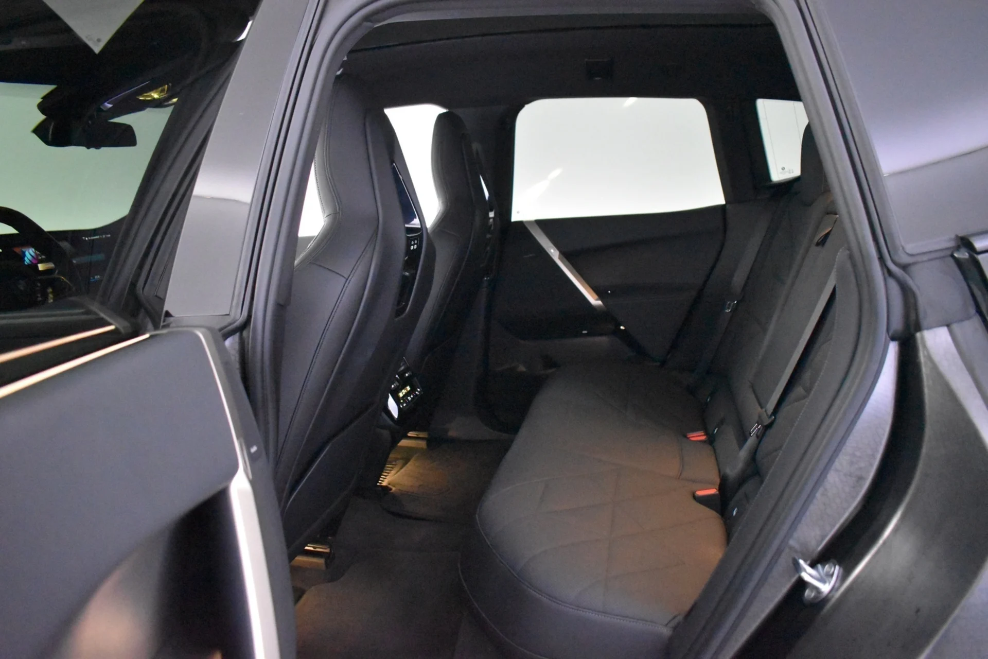 Car Image - 5i5NKg2obamddkplC18vmV