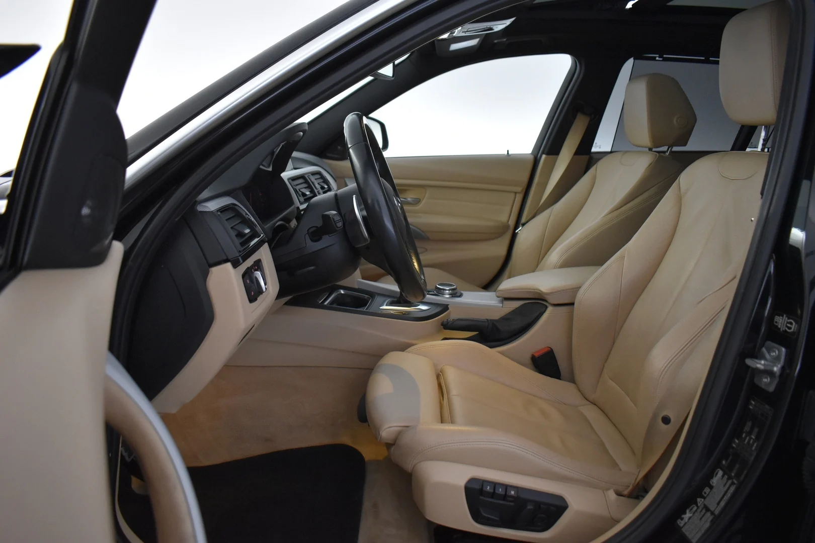 Car Image - 6ZdzVTsRxfkqzrURMAE1I2